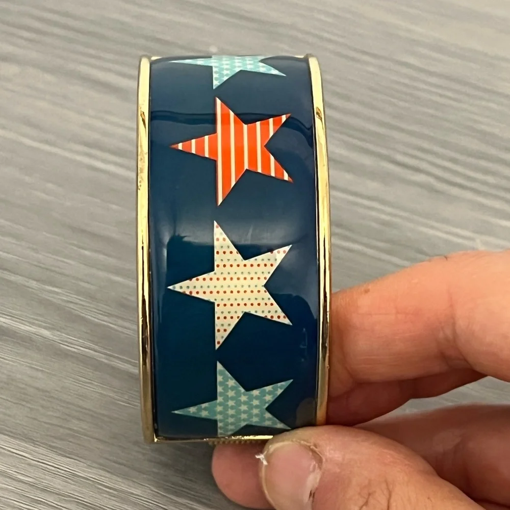 Vintage Silver Hinged Bangle Bracelet with Patriotic Star, American Flag Design - Picture 4 of 7